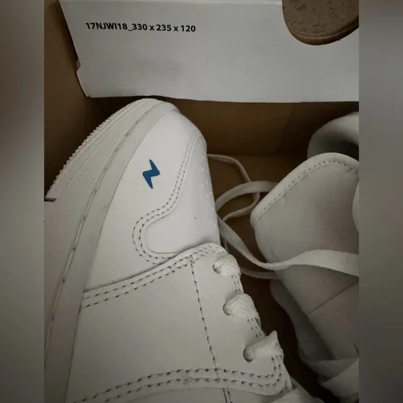 NIKE AIR JORDAN 1 Low Triple White Women's Sz 11 DV0990-111 (New in Box) - Picture 11 of 12